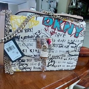 💜NWT  colors DKNY ELISSA GRAFITI LSRGE BAG.
